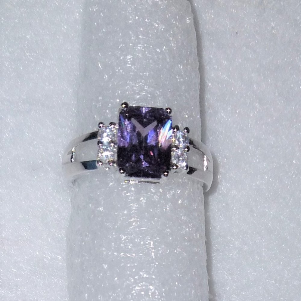 Brand New Beautiful Purple Princess Cut CZ White Gold Plated Ring – Size 7